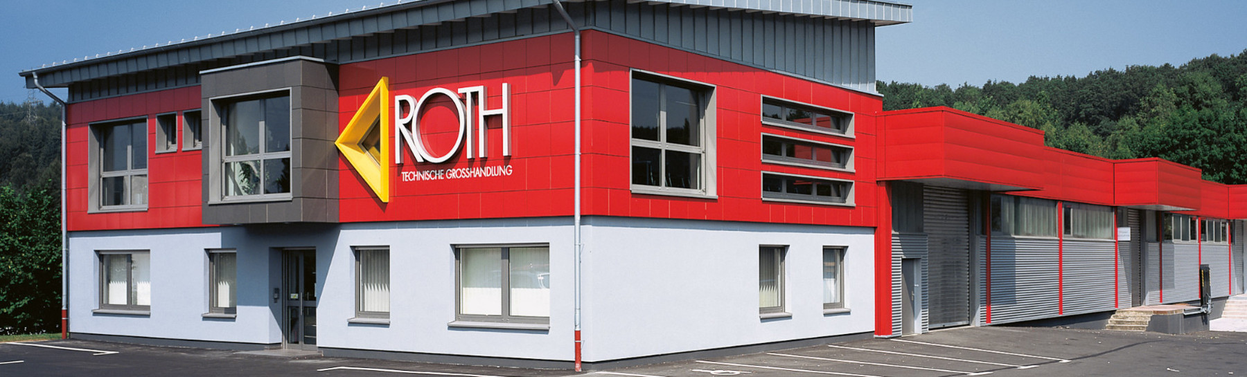 Gebäude der Firma Hugo Roth in Wilnsdorf von außen